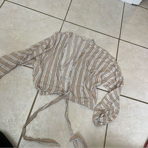 30. Hem & thread blouse size small - Picture 1 of 2